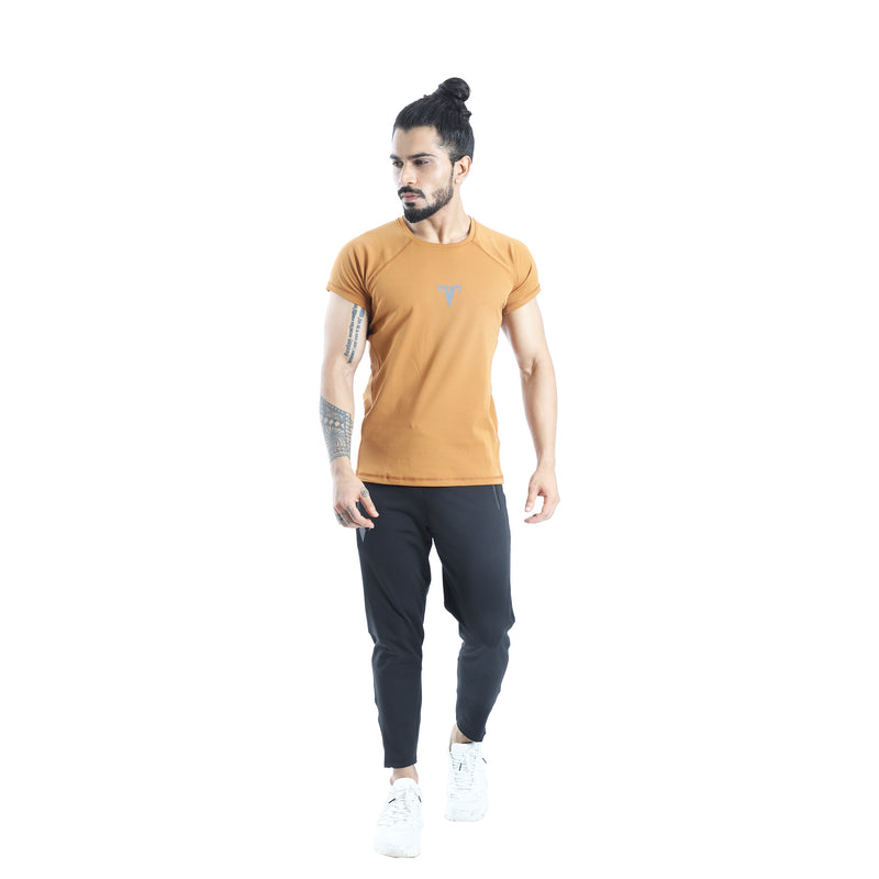 Men Wearing Tyzo Drifit Tshirt and Black Crop Pant 